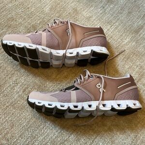 Women’s ON sneakers - worn once in amazing condition